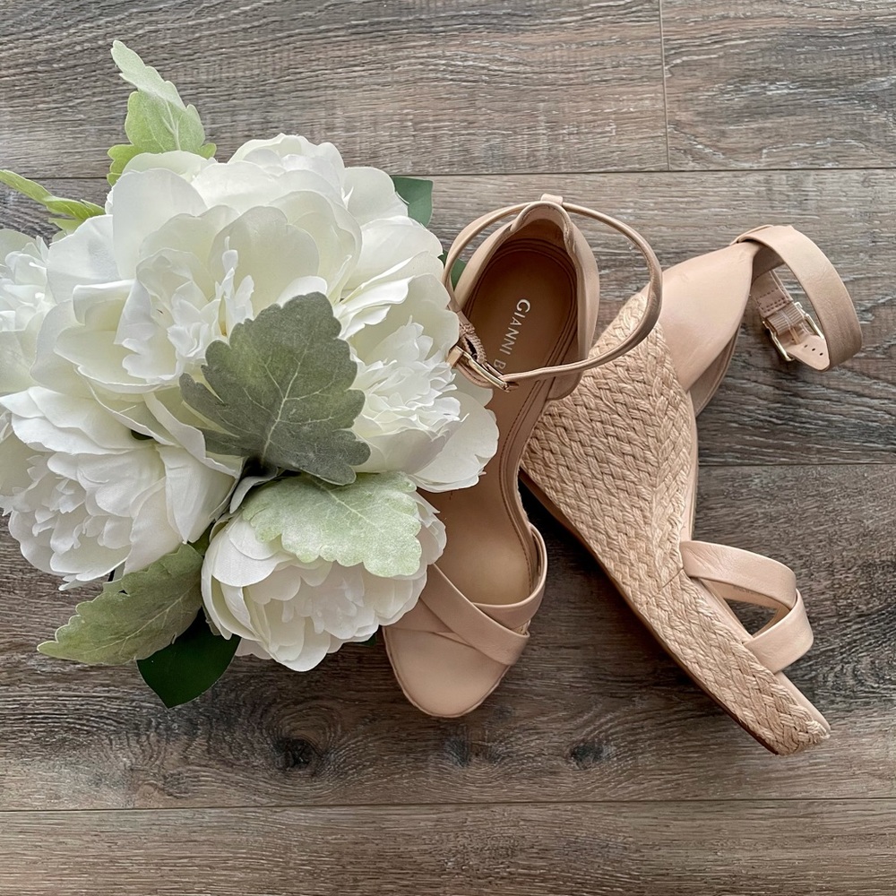 Gianni Bini sandals wedges.Size 8.5